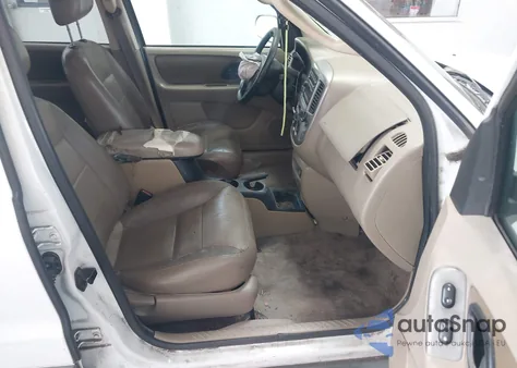 2004 Ford Escape Xlt из США, поврежденный, VIN 1FMYU03184DA08689